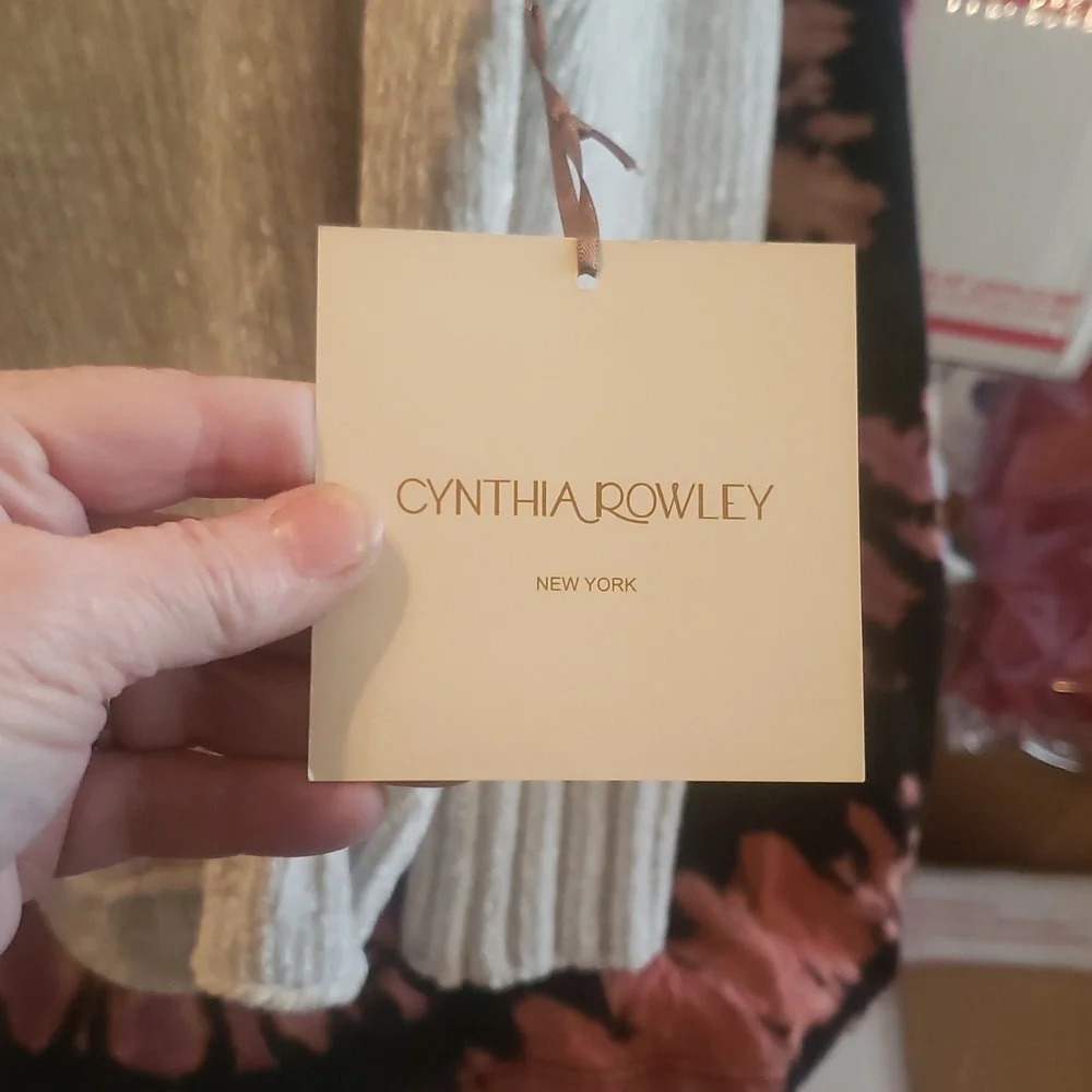 SOFT SWEATER Cynthia Rawley🦋☮ - Picture 2 of 3